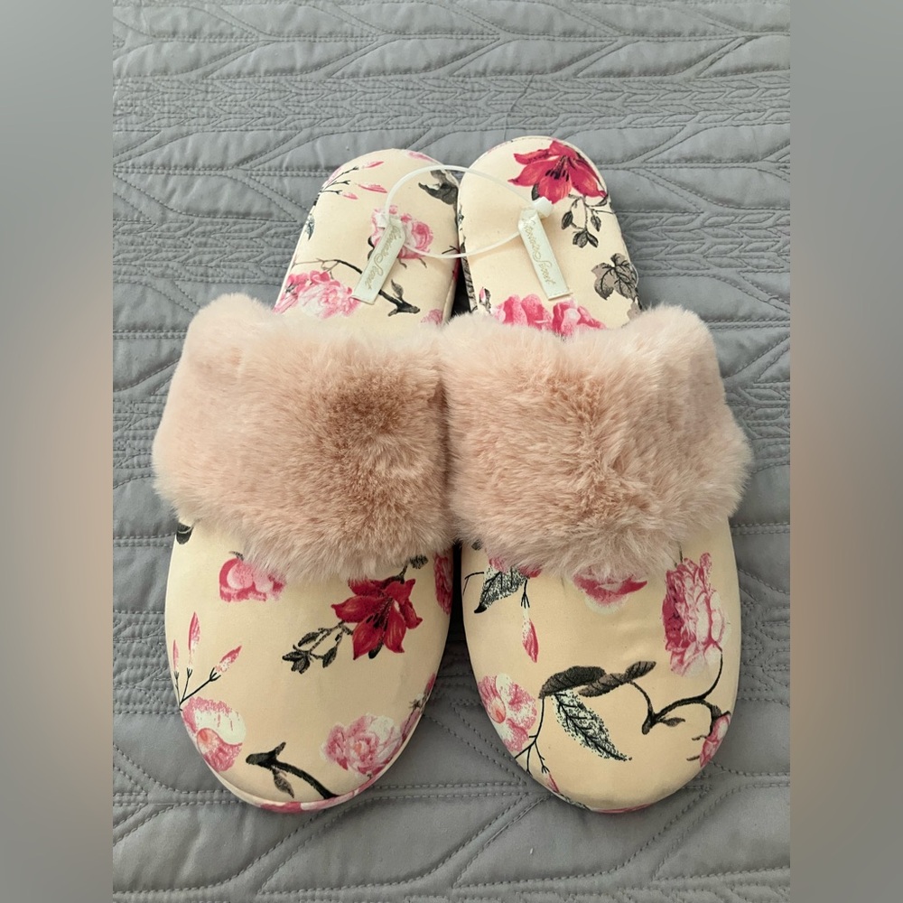 Victoria's Secret Pink Floral Design Slippers Size L Brand New